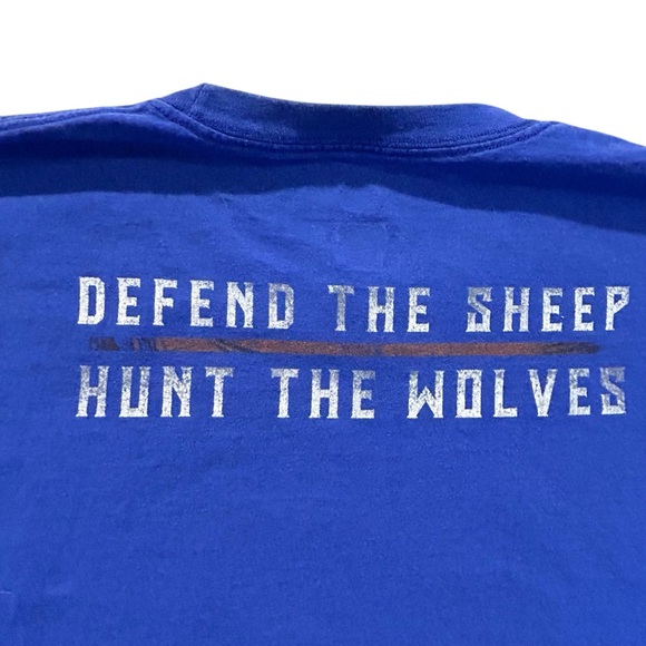 Men’s Blue “Defend the Sheep Hunt The Wolves” graphic T-shirt 4XL - Picture 4 of 7